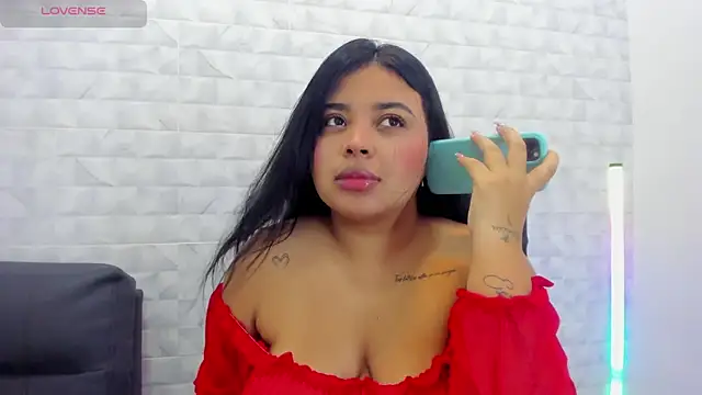 Snapshot of Emily_cooper20 chatting on March 2025 12:06:02 AM Emily cooper20 online show from March 2025 12:06:02 AM