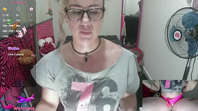 ViickySexy online show from September 2025 07:37:02 PM