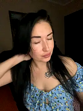 Snapshot of Roxana_Bell chatting on November 2025 07:02:02 PM Roxana Bell online show from November 2025 07:02:02 PM