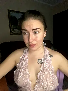 Snapshot of Roxana_Bell chatting on November 2025 08:08:02 PM Roxana Bell online show from November 2025 08:08:02 PM