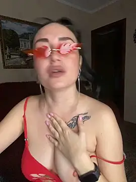 Snapshot of Roxana_Bell chatting on November 2025 08:29:02 PM Roxana Bell online show from November 2025 08:29:02 PM