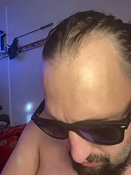 Snapshot of BobbyQ29 chatting on November 2025 10:42:01 PM BobbyQ29 online show from November 2025 10:42:01 PM