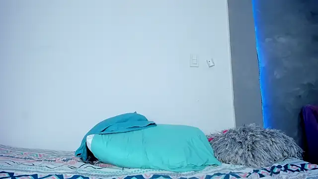 Alexxxholy online show from November 2025 01:00:02 PM