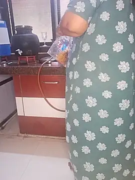 Snapshot of Ravina_patil1 chatting on February 2025 11:01:02 AM Ravina patil1 online show from February 2025 11:01:02 AM