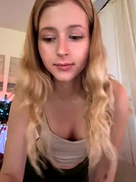 LunaRase online show from December 2025 10:10:02 AM