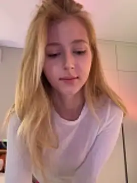 LunaRase online show from April 2026 05:35:01 AM