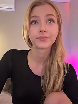 LunaRase online show from April 2026 07:45:01 AM