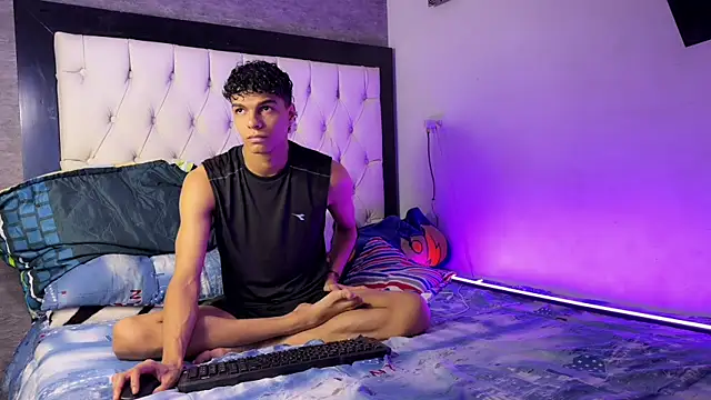 Snapshot of james_dreams_ chatting on June 2026 09:30:02 PM james dreams online show from June 2026 09:30:02 PM