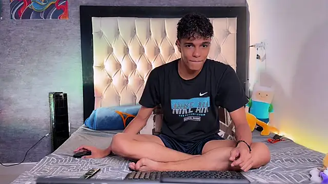 Snapshot of james_dreams_ chatting on August 2026 01:07:02 AM james dreams online show from August 2026 01:07:02 AM