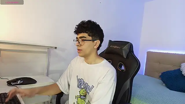 Snapshot of _nickconnor01 chatting on November 2025 04:33:02 AM nickconnor01 online show from November 2025 04:33:02 AM