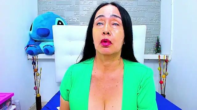 Snapshot of HorniestMilf chatting on October 2025 12:20:01 AM HorniestMilf online show from October 2025 12:20:01 AM