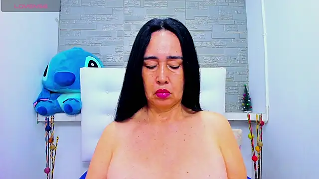 Snapshot of HorniestMilf chatting on November 2025 09:03:02 PM HorniestMilf online show from November 2025 09:03:02 PM