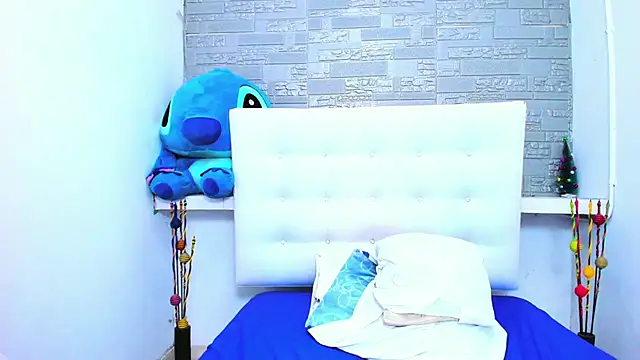 Snapshot of HorniestMilf chatting on November 2025 09:03:02 PM HorniestMilf online show from November 2025 09:03:02 PM