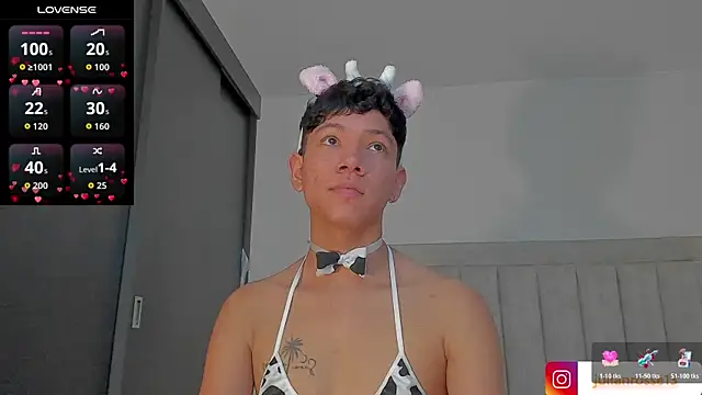 Snapshot of JulianRose_1 chatting on May 2026 12:43:01 PM JulianRose 1 online show from May 2026 12:43:01 PM
