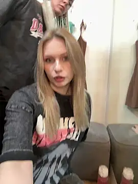Snapshot of TwixCouple chatting on January 2026 01:04:01 PM TwixCouple online show from January 2026 01:04:01 PM