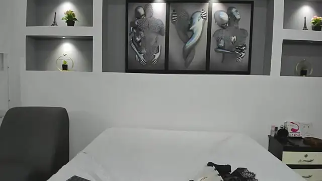 Girls hot 2 online show from January 2025 11:30:01 PM