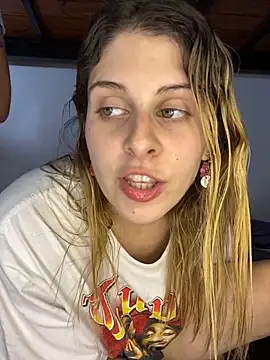 Snapshot of FlorBich chatting on November 2025 04:48:02 AM FlorBich online show from November 2025 04:48:02 AM