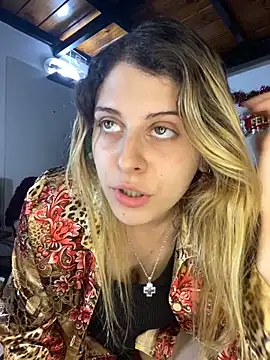 Snapshot of FlorBich chatting on December 2025 11:46:02 PM FlorBich online show from December 2025 11:46:02 PM