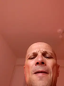 Snapshot of wedge75 chatting on September 2025 05:02:02 PM wedge75 online show from September 2025 05:02:02 PM