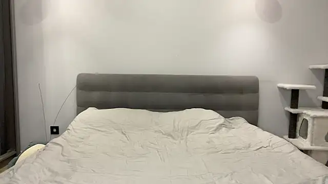 Embersweetbunny online show from January 2026 06:48:02 AM