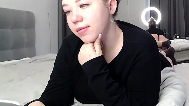 Embersweetbunny online show from February 2026 06:40:02 AM