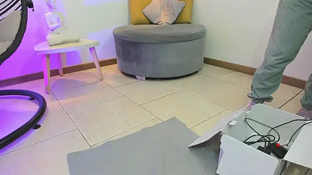 Lizzie Williams  online show from December 2025 03:14:02 AM