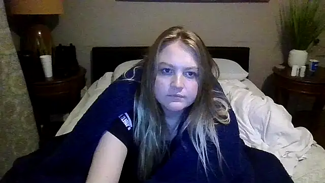 Snapshot of PhatAssBlond chatting on December 2024 02:05:02 PM PhatAssBlond online show from December 2024 02:05:02 PM