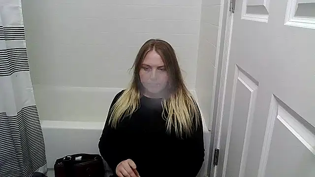 Snapshot of PhatAssBlond chatting on December 2024 01:04:02 AM PhatAssBlond online show from December 2024 01:04:02 AM