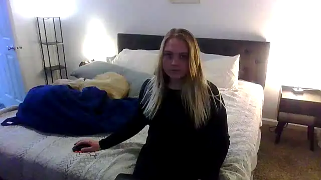 Snapshot of PhatAssBlond chatting on December 2024 11:13:02 PM PhatAssBlond online show from December 2024 11:13:02 PM