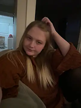 Snapshot of PhatAssBlond chatting on January 2025 11:21:02 PM PhatAssBlond online show from January 2025 11:21:02 PM