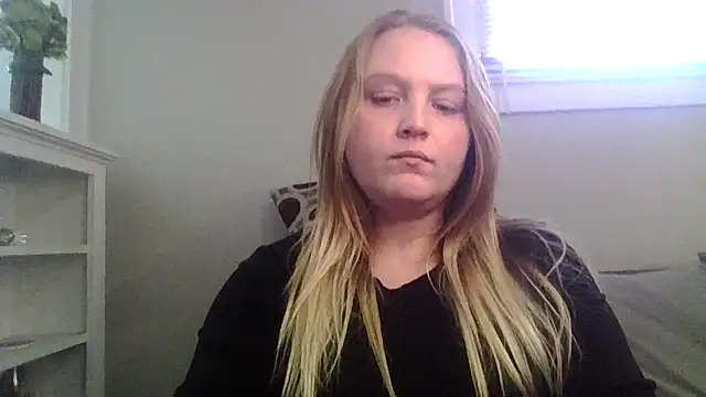 Snapshot of PhatAssBlond chatting on February 2025 09:08:02 PM PhatAssBlond online show from February 2025 09:08:02 PM