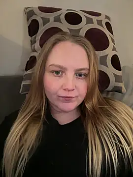 Snapshot of PhatAssBlond chatting on February 2025 10:31:01 PM PhatAssBlond online show from February 2025 10:31:01 PM