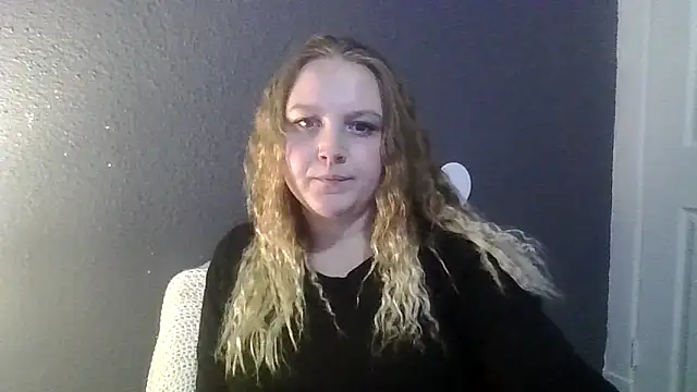 Snapshot of PhatAssBlond chatting on February 2025 08:49:02 PM PhatAssBlond online show from February 2025 08:49:02 PM