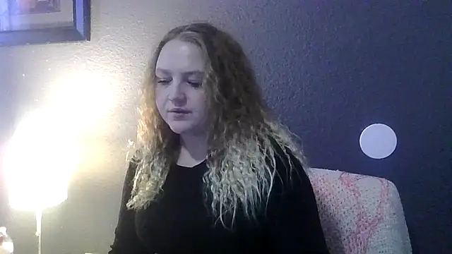 Snapshot of PhatAssBlond chatting on February 2025 05:15:02 PM PhatAssBlond online show from February 2025 05:15:02 PM