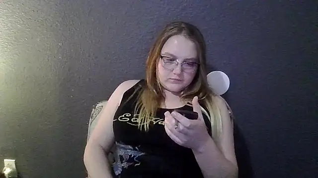 Snapshot of PhatAssBlond chatting on March 2025 12:33:02 AM PhatAssBlond online show from March 2025 12:33:02 AM