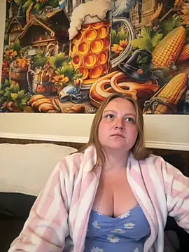 Snapshot of PhatAssBlond chatting on September 2025 01:35:02 PM PhatAssBlond online show from September 2025 01:35:02 PM