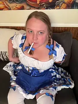 Snapshot of PhatAssBlond chatting on September 2025 05:29:02 PM PhatAssBlond online show from September 2025 05:29:02 PM