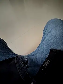 Snapshot of SplitPrestige19 chatting on November 2025 10:36:01 AM SplitPrestige19 online show from November 2025 10:36:01 AM