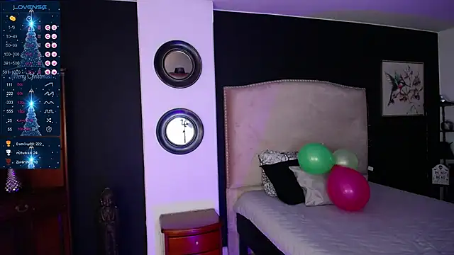 lia huan online show from December 2024 05:59:02 PM