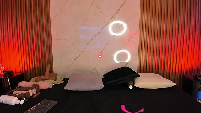 Emiilycollins online show from December 2024 12:19:01 AM