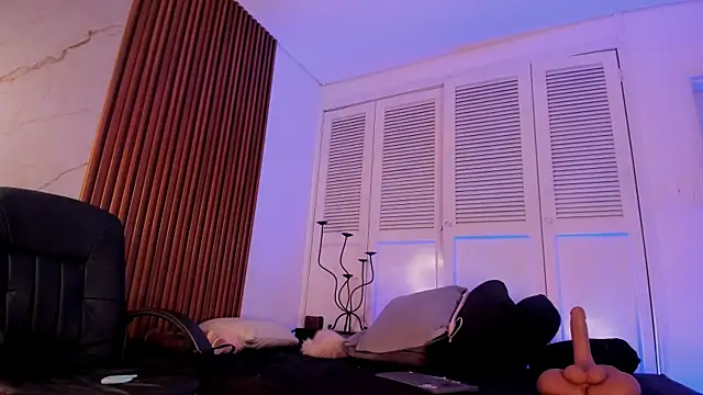 Emiilycollins online show from January 2026 12:16:01 AM