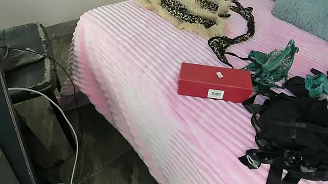 LIZ HOLMES online show from September 2025 10:49:02 AM