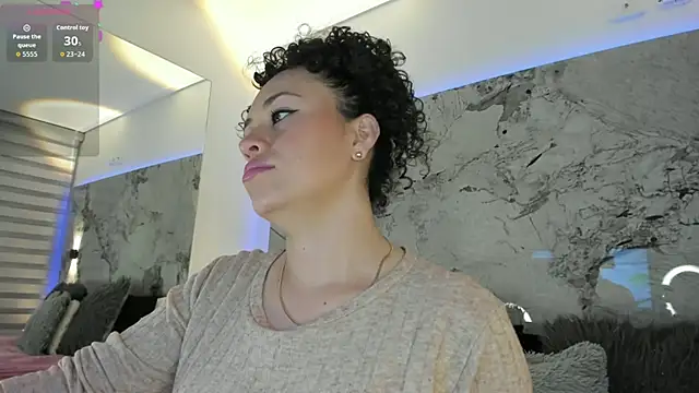 LIZ HOLMES online show from September 2025 10:07:02 AM