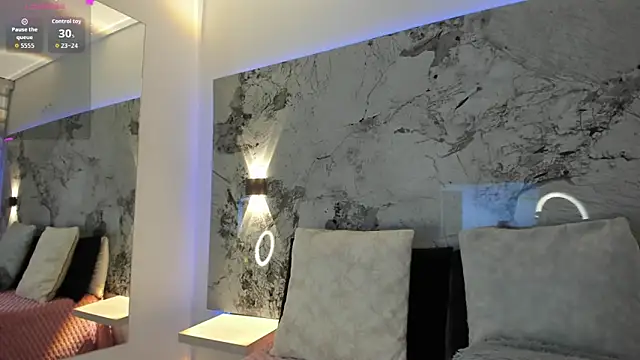 LIZ HOLMES online show from November 2025 10:40:02 AM