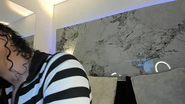 LIZ HOLMES online show from December 2025 10:53:01 AM