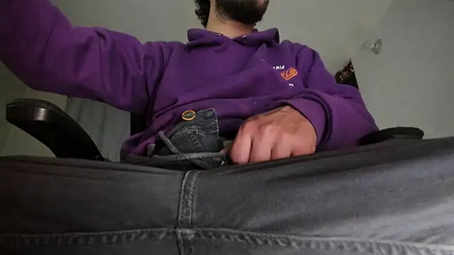 s sven03 online show from September 2025 01:55:01 AM