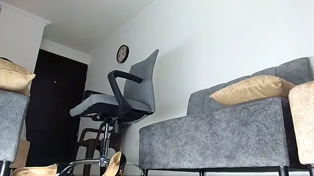 Valenn rey online show from November 2025 08:20:01 PM