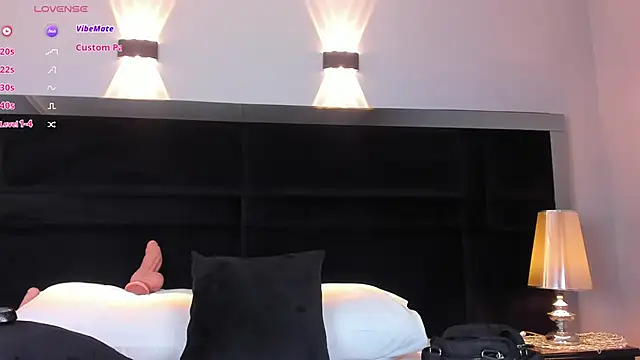 MiaStor online show from March 2025 08:43:01 PM