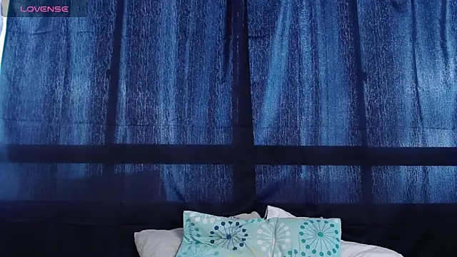 Snapshot of MiaStor chatting on November 2025 08:52:01 PM MiaStor online show from November 2025 08:52:01 PM