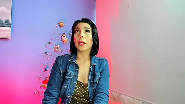 Snapshot of AdelleLennox_cg chatting on December 2024 11:39:02 AM AdelleLennox cg online show from December 2024 11:39:02 AM